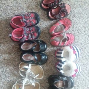 7 pairs of size 5 toddler shoes